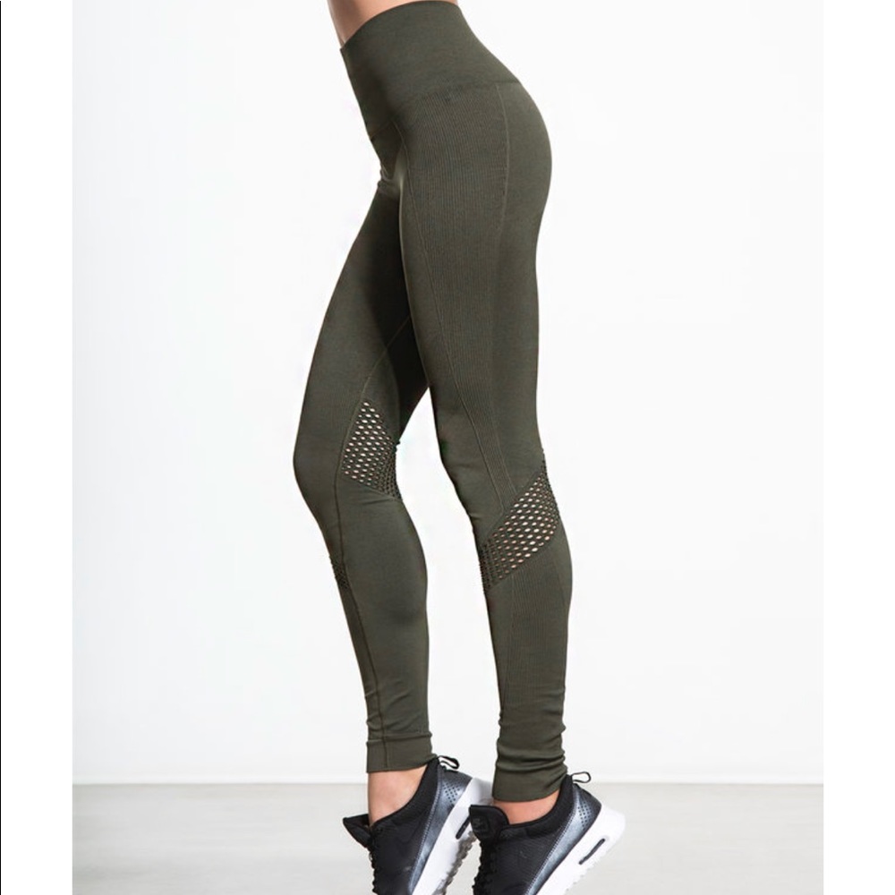 Alala leggings in military